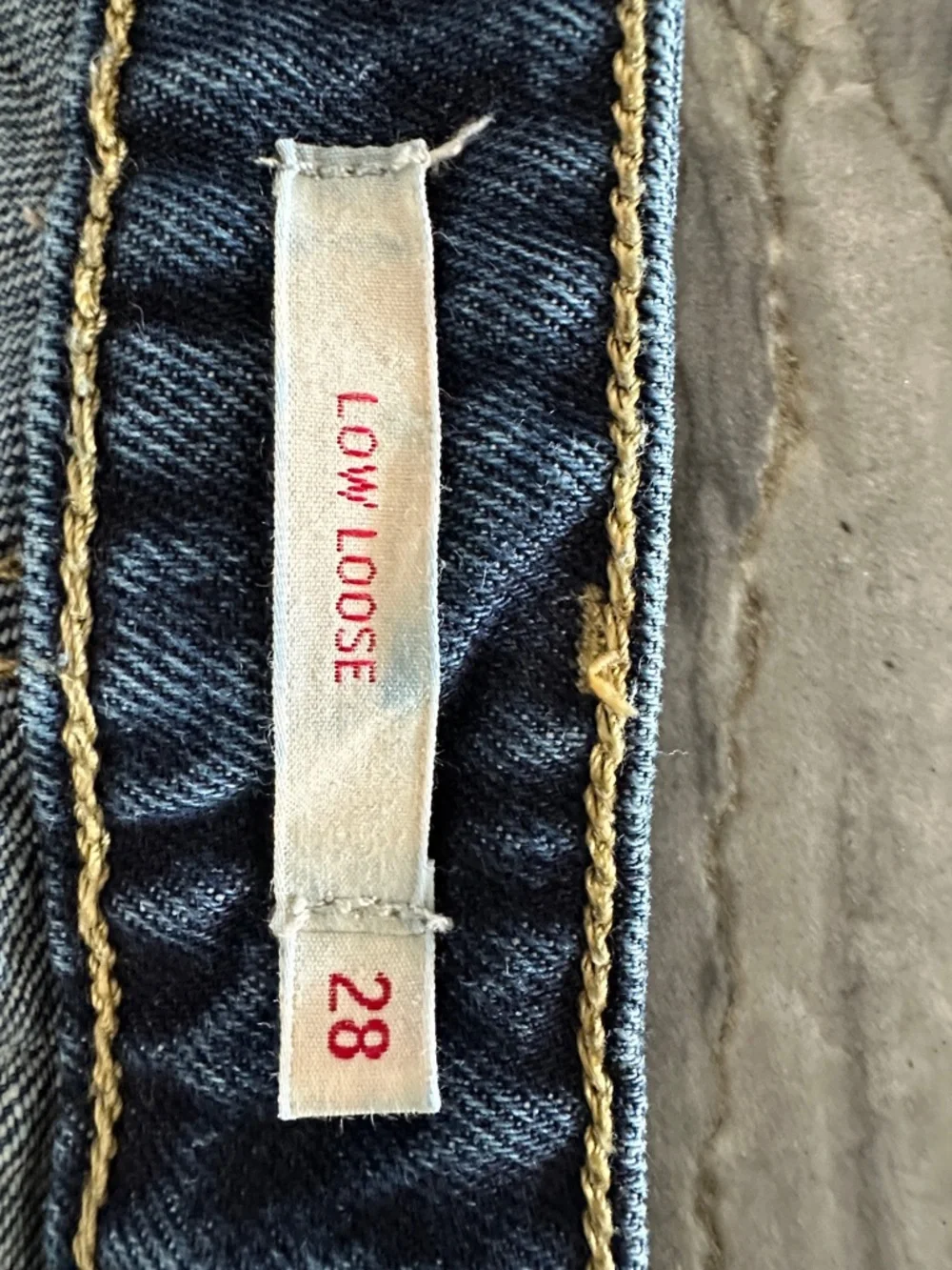 Levi's Low Loose Women's Dark Blue Jeans Size 28 with 30” Inseam - Picture 5 of 7